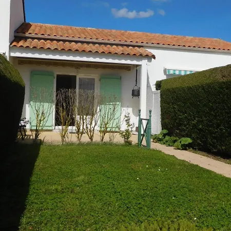 Vakantiehuis Maison Vendeenne Avec Piscine Privee, Proche Plage, 5 Personnes *